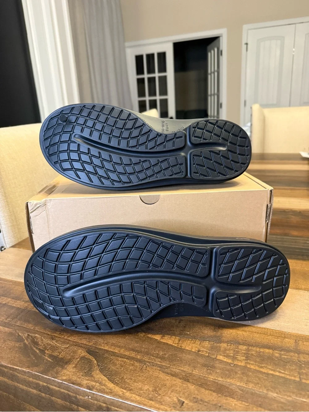 OOFOS OOcloog Unisex Black Clog Sandals Slip-On Foam Upper US Size W16, M14